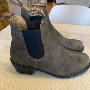 NEW Women’s Heeled Blundstone Boots